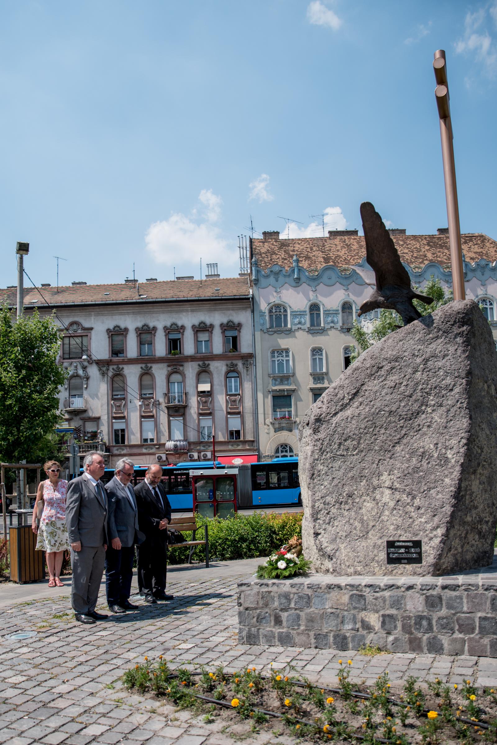 Koszorúzás a Trianon emlékműnél_20170604-én