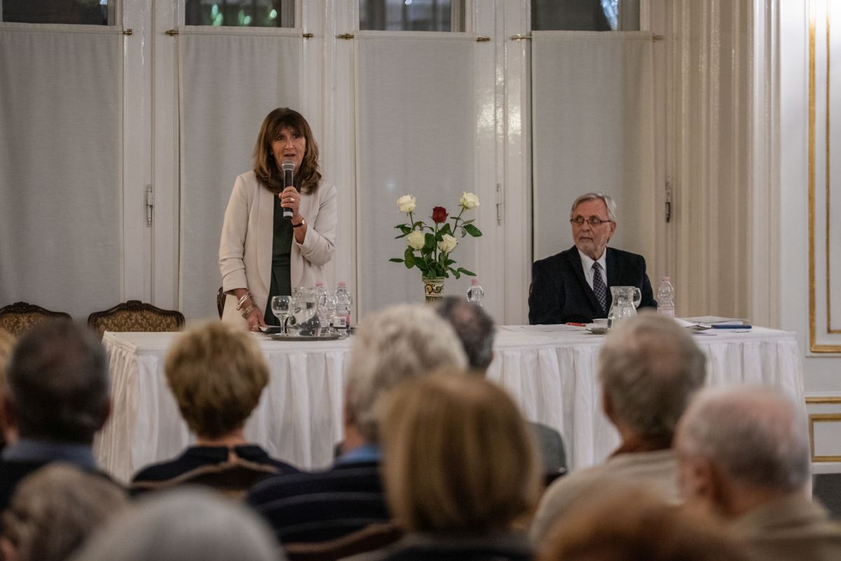 Csűrös Csilla - A Trianoni Szemle bemutató estjének háziasszonya a HM Stefánia palotában 2019. november 27.-én