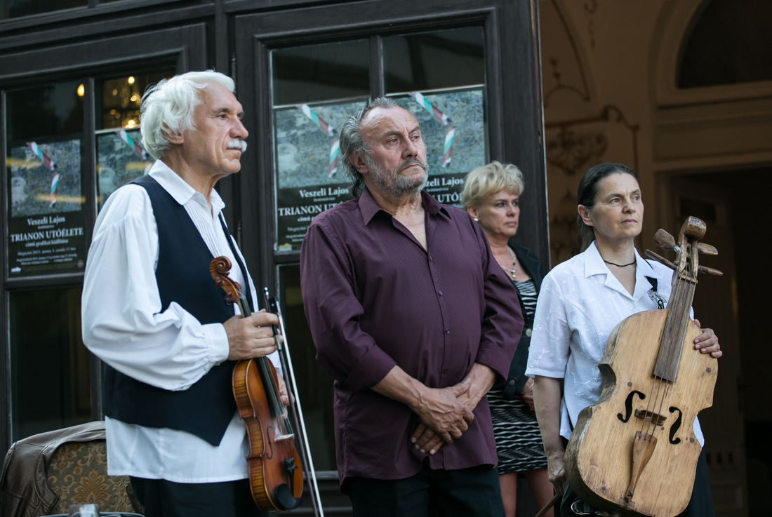 Kardos Mária, Sipos Mihály, Veszeli Lajos a 2015 június 3-án a HM Stefánia kiállításmegnyitón